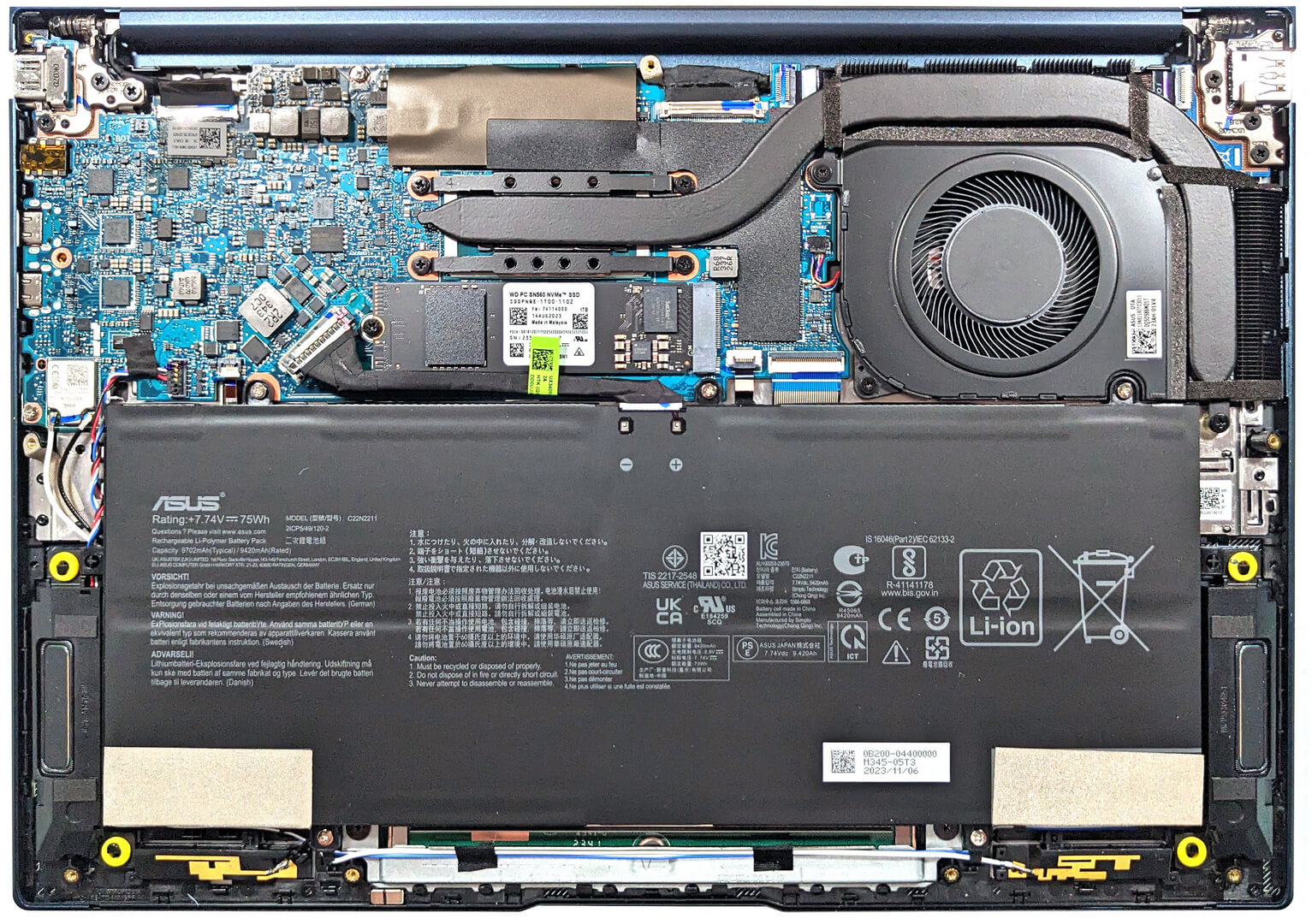 Internal Photo of Asus ZenBook 14 UX3405, UX3405CA, UX3405MA, Q415M, backlit US keyboard silver (ASUS UX3405)